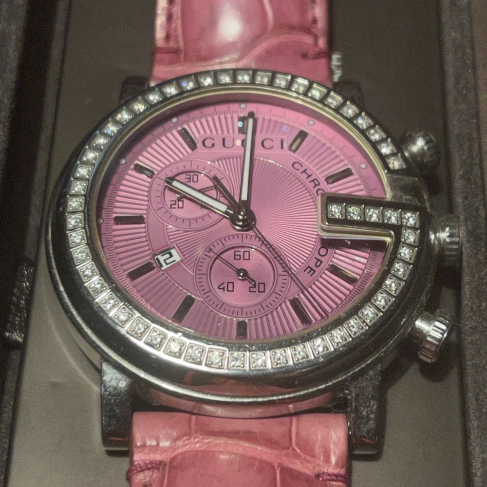 AUTHENTIC GUCCI rare watch w/ genuine pink alligator strap & diamond face. - Picture 3 of 9